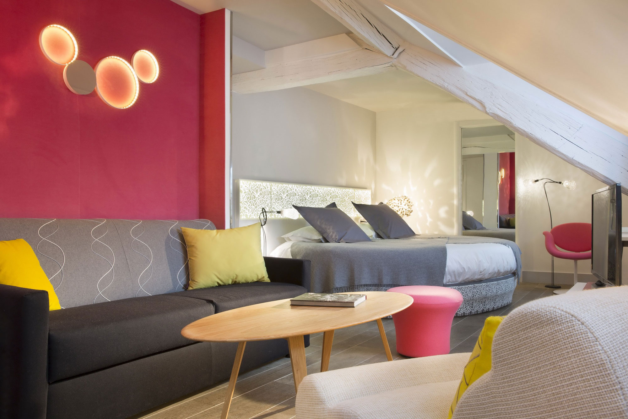 An Elegant and Chic Modern Hotel with Vibrant Interior in Paris by Peyroux & Thisy (26)