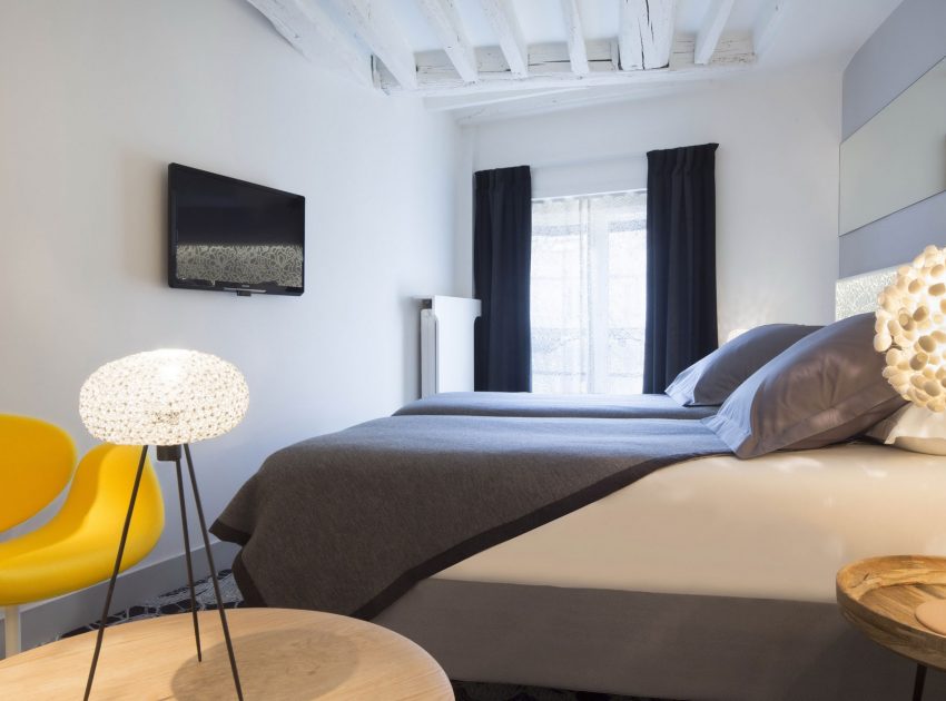 An Elegant and Chic Modern Hotel with Vibrant Interior in Paris by Peyroux & Thisy (3)