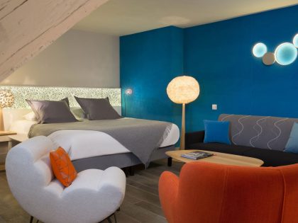 An Elegant and Chic Modern Hotel with Vibrant Interior in Paris by Peyroux & Thisy (36)