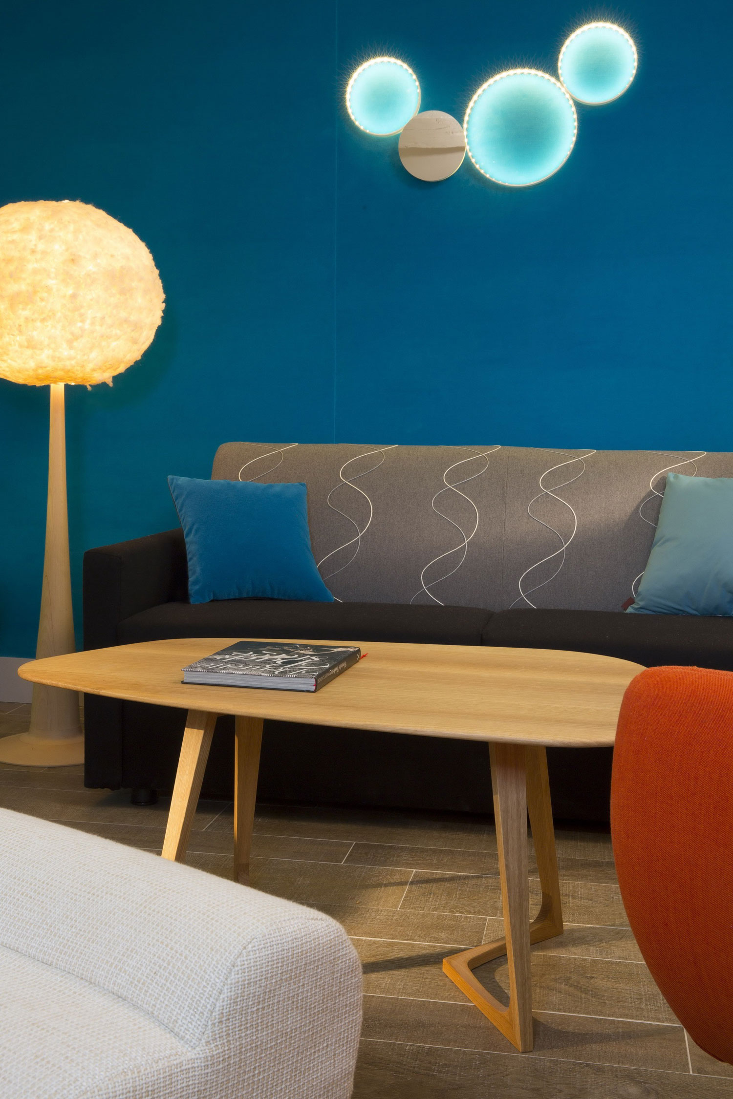 An Elegant and Chic Modern Hotel with Vibrant Interior in Paris by Peyroux & Thisy (37)