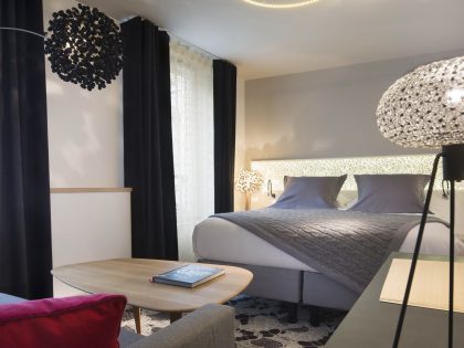 An Elegant and Chic Modern Hotel with Vibrant Interior in Paris by Peyroux & Thisy (4)