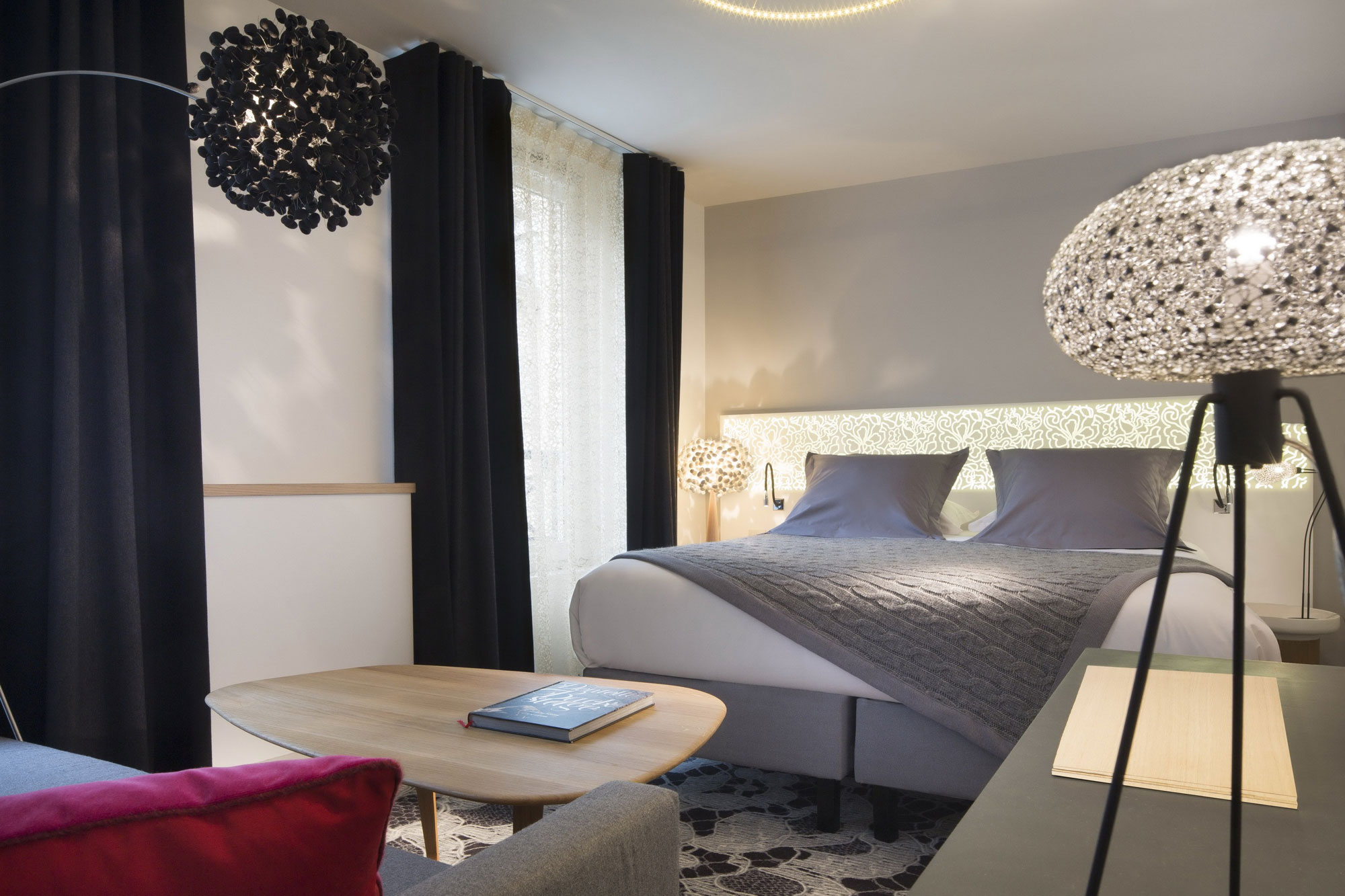 An Elegant and Chic Modern Hotel with Vibrant Interior in Paris by Peyroux & Thisy (4)