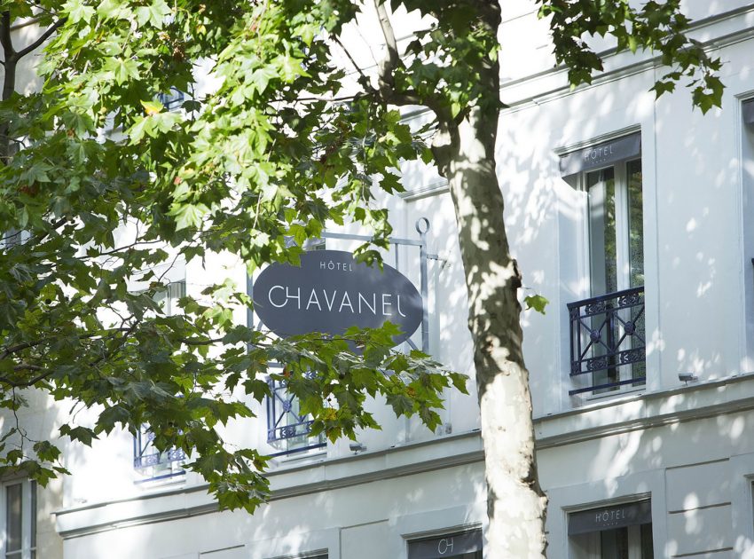 An Elegant and Chic Modern Hotel with Vibrant Interior in Paris by Peyroux & Thisy (42)