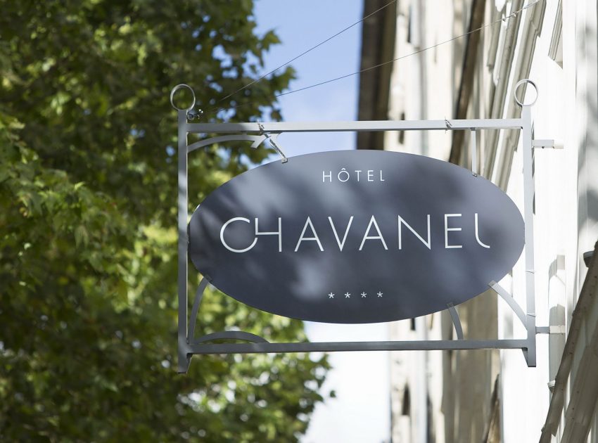 An Elegant and Chic Modern Hotel with Vibrant Interior in Paris by Peyroux & Thisy (43)