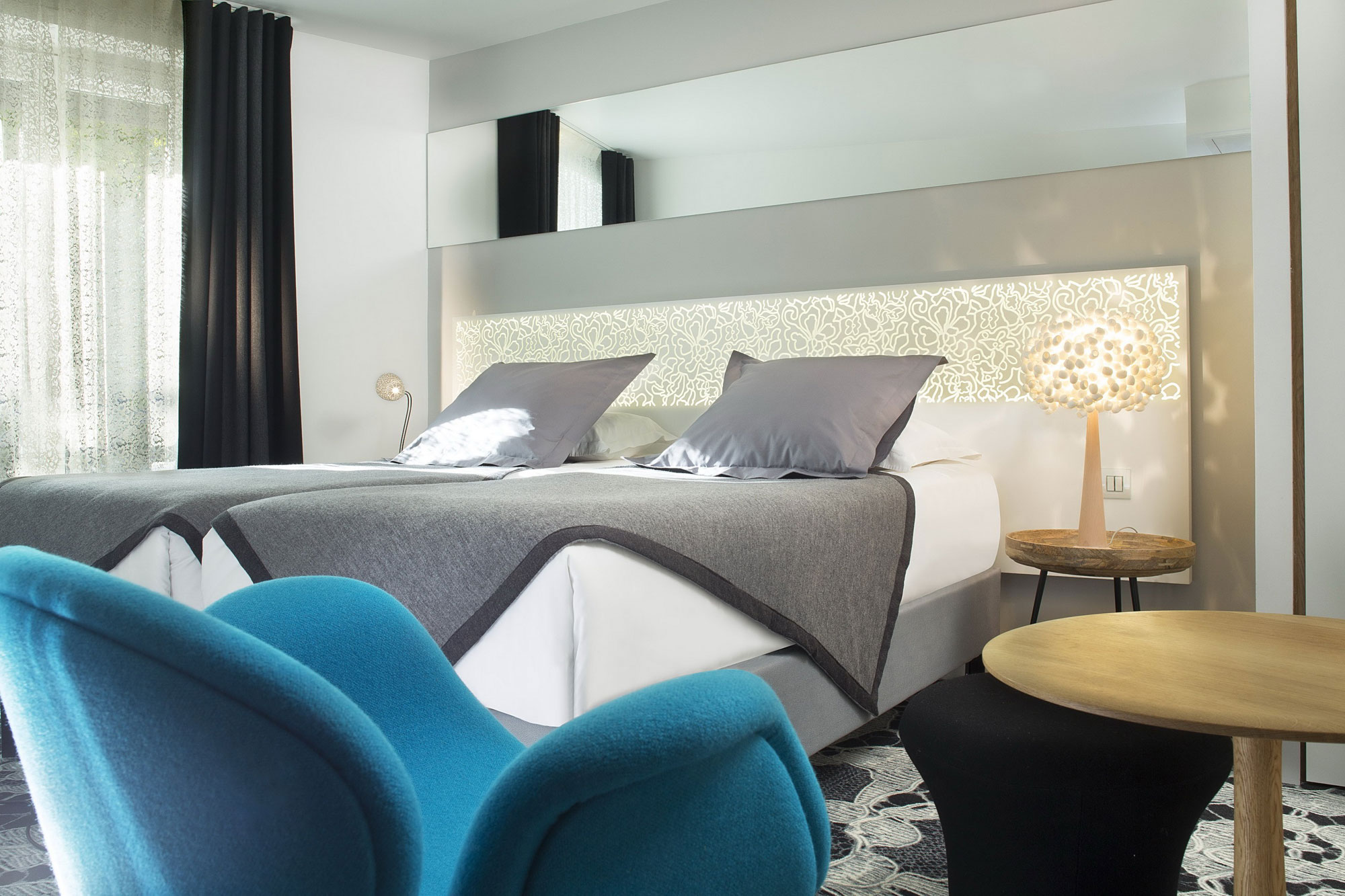 An Elegant and Chic Modern Hotel with Vibrant Interior in Paris by Peyroux & Thisy (5)