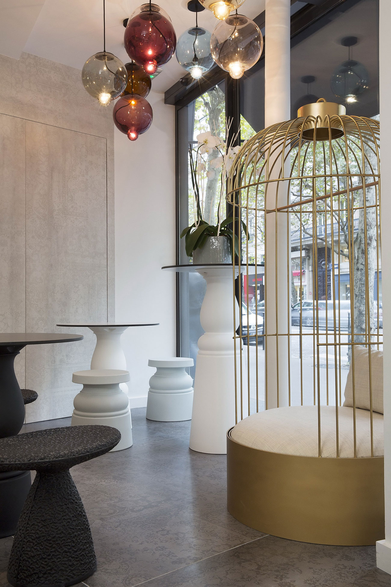 An Elegant and Chic Modern Hotel with Vibrant Interior in Paris by Peyroux & Thisy (7)