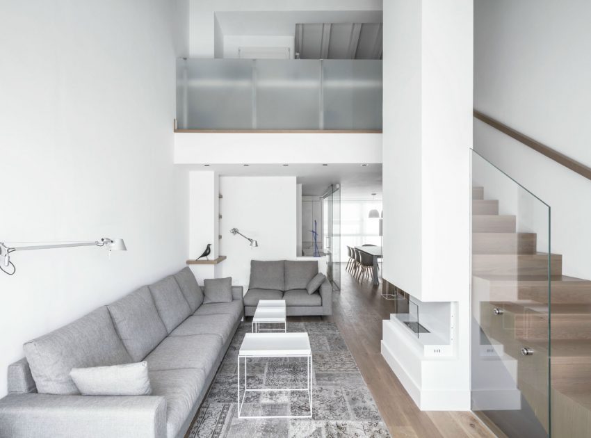 An Elegant and Comfortable Penthouse with Airy Interiors in Valencia, Spain by Hernández Arquitectos (2)