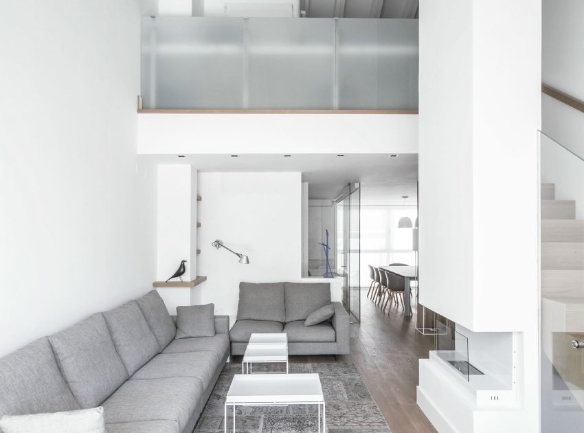 An Elegant and Comfortable Penthouse with Airy Interiors in Valencia, Spain by Hernández Arquitectos (4)
