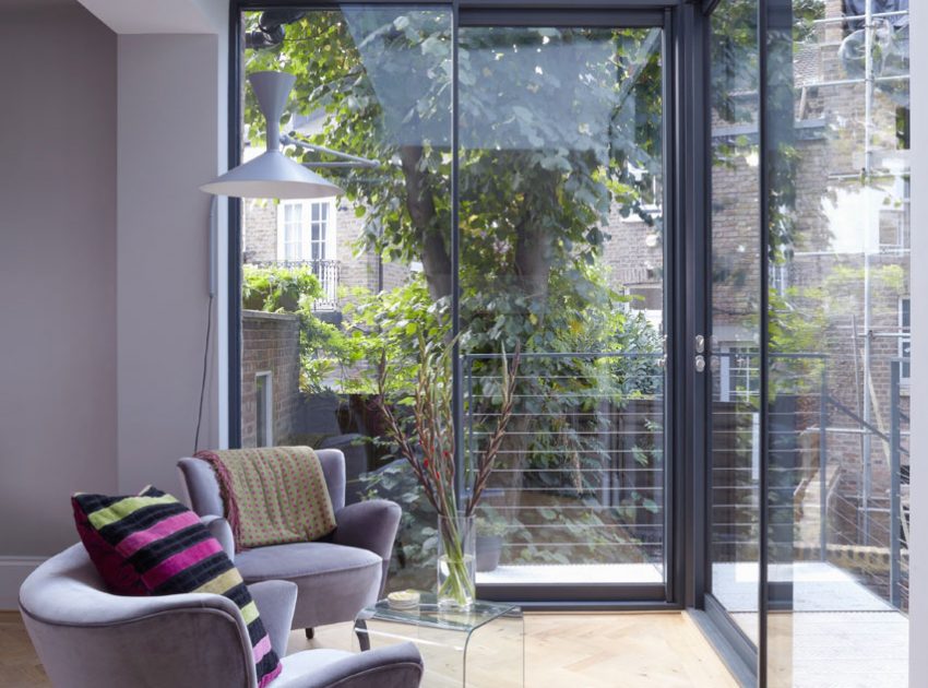 An Elegant and Dramatic House with Colorful Interiors in Fulham by Giles Pike Architects (10)