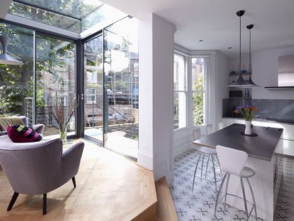 An Elegant and Dramatic House with Colorful Interiors in Fulham by Giles Pike Architects (11)
