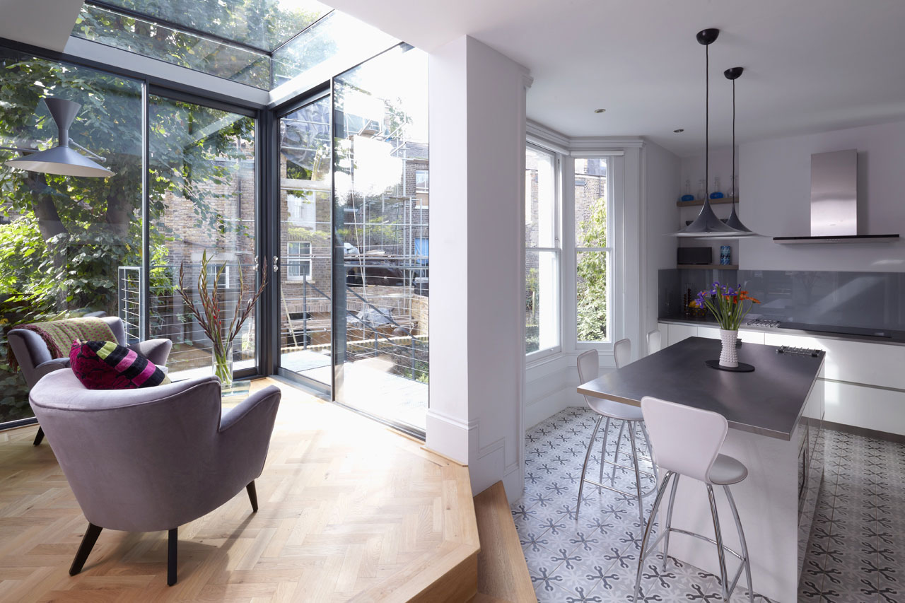 An Elegant and Dramatic House with Colorful Interiors in Fulham by Giles Pike Architects (11)