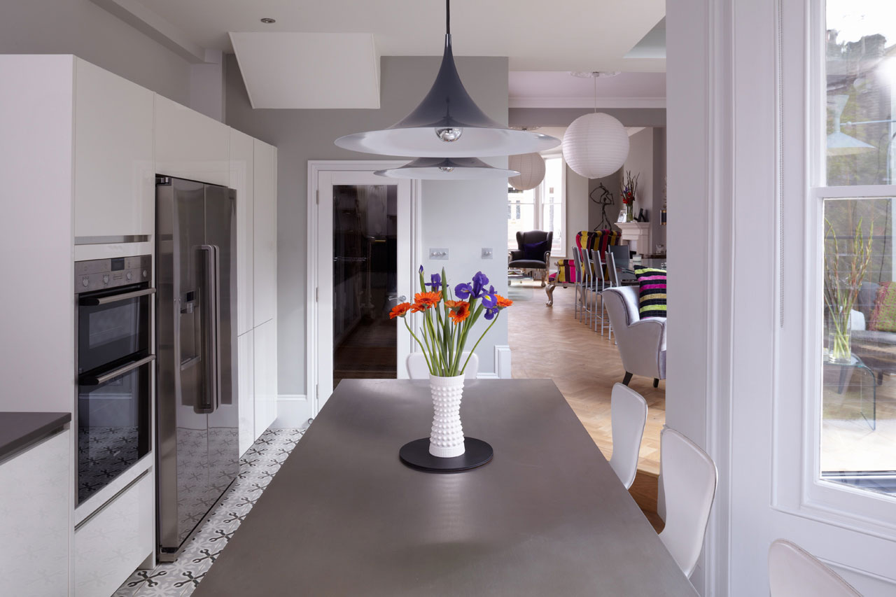 An Elegant and Dramatic House with Colorful Interiors in Fulham by Giles Pike Architects (13)