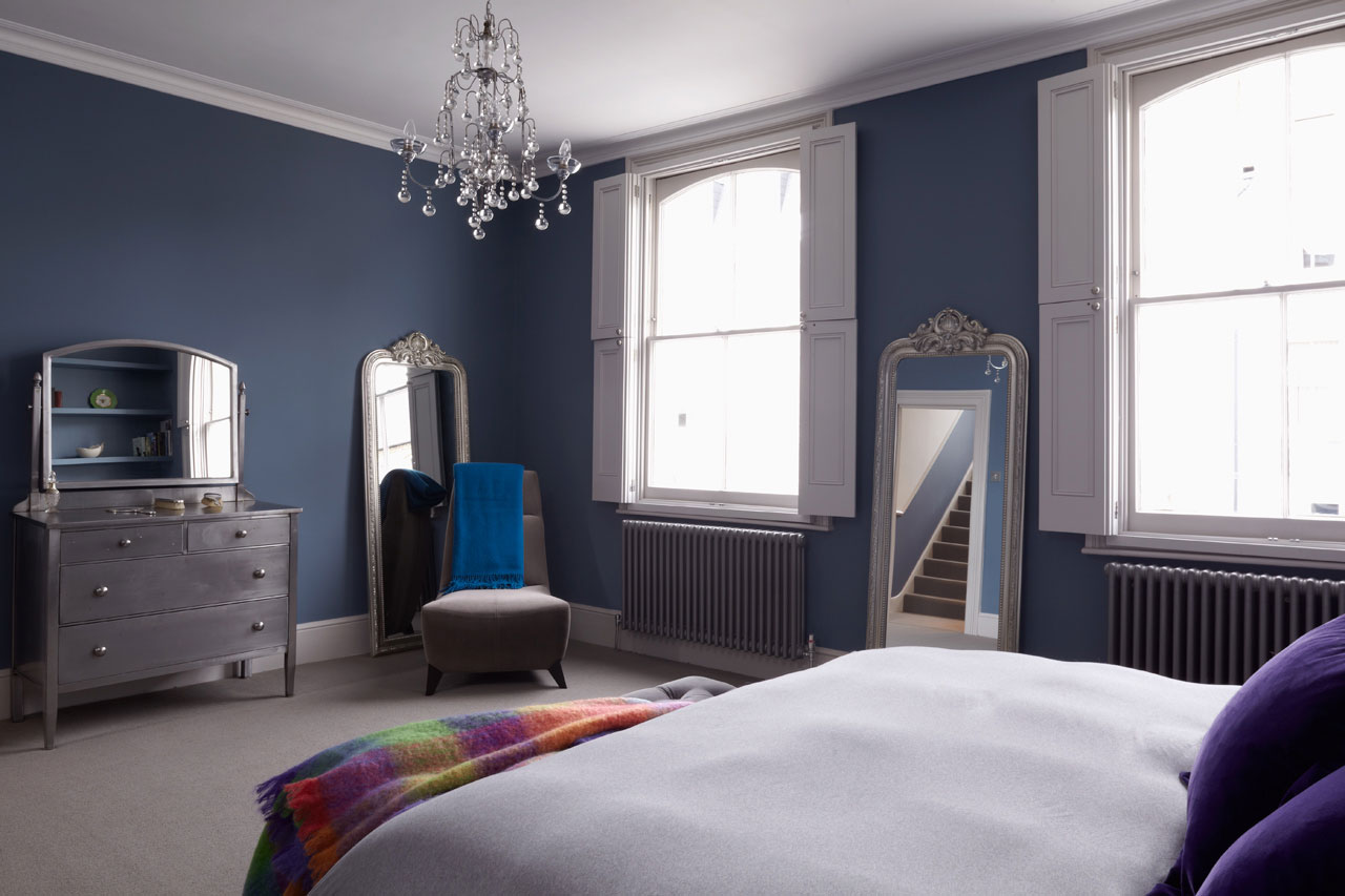 An Elegant and Dramatic House with Colorful Interiors in Fulham by Giles Pike Architects (16)