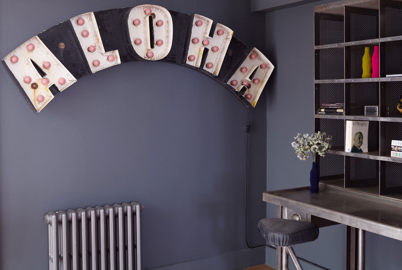 An Elegant and Dramatic House with Colorful Interiors in Fulham by Giles Pike Architects (17)