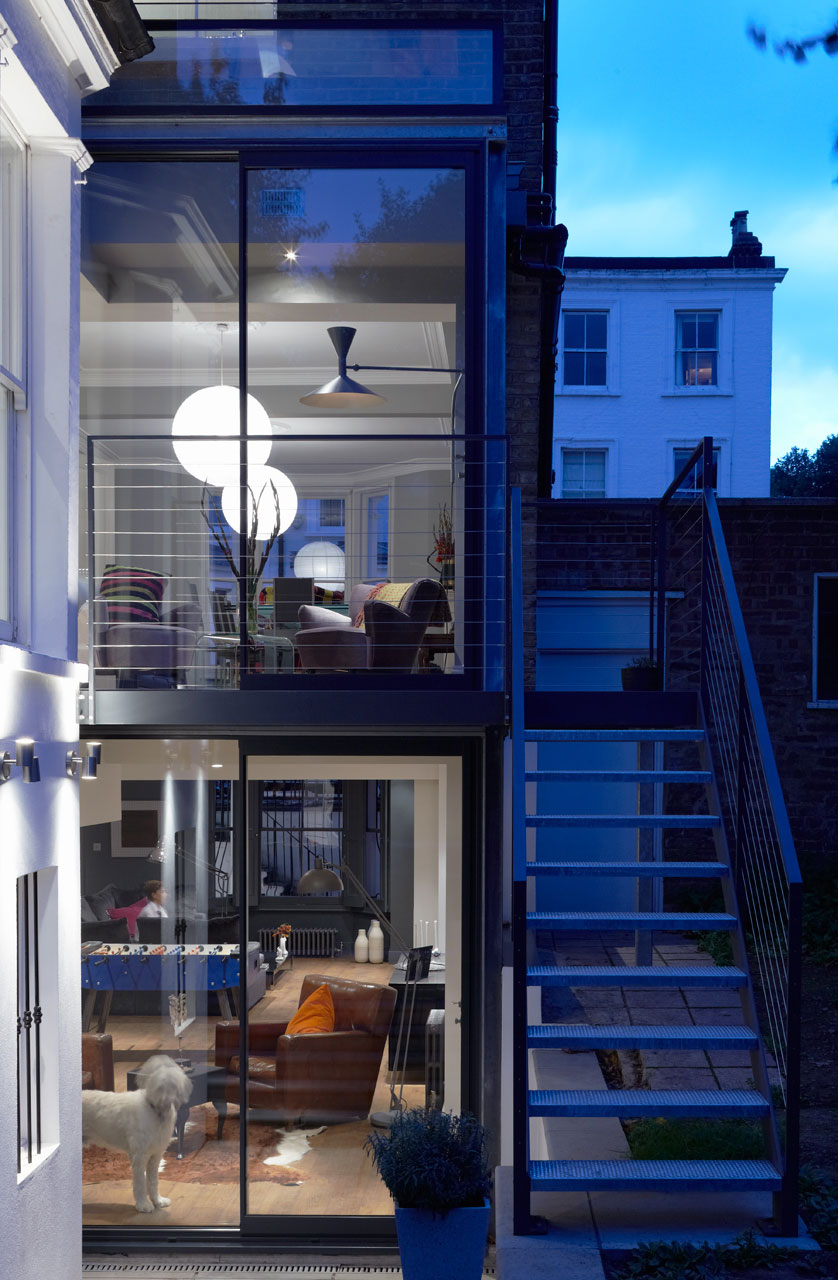 An Elegant and Dramatic House with Colorful Interiors in Fulham by Giles Pike Architects (2)