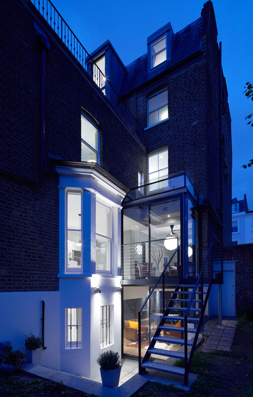 An Elegant and Dramatic House with Colorful Interiors in Fulham by Giles Pike Architects (3)