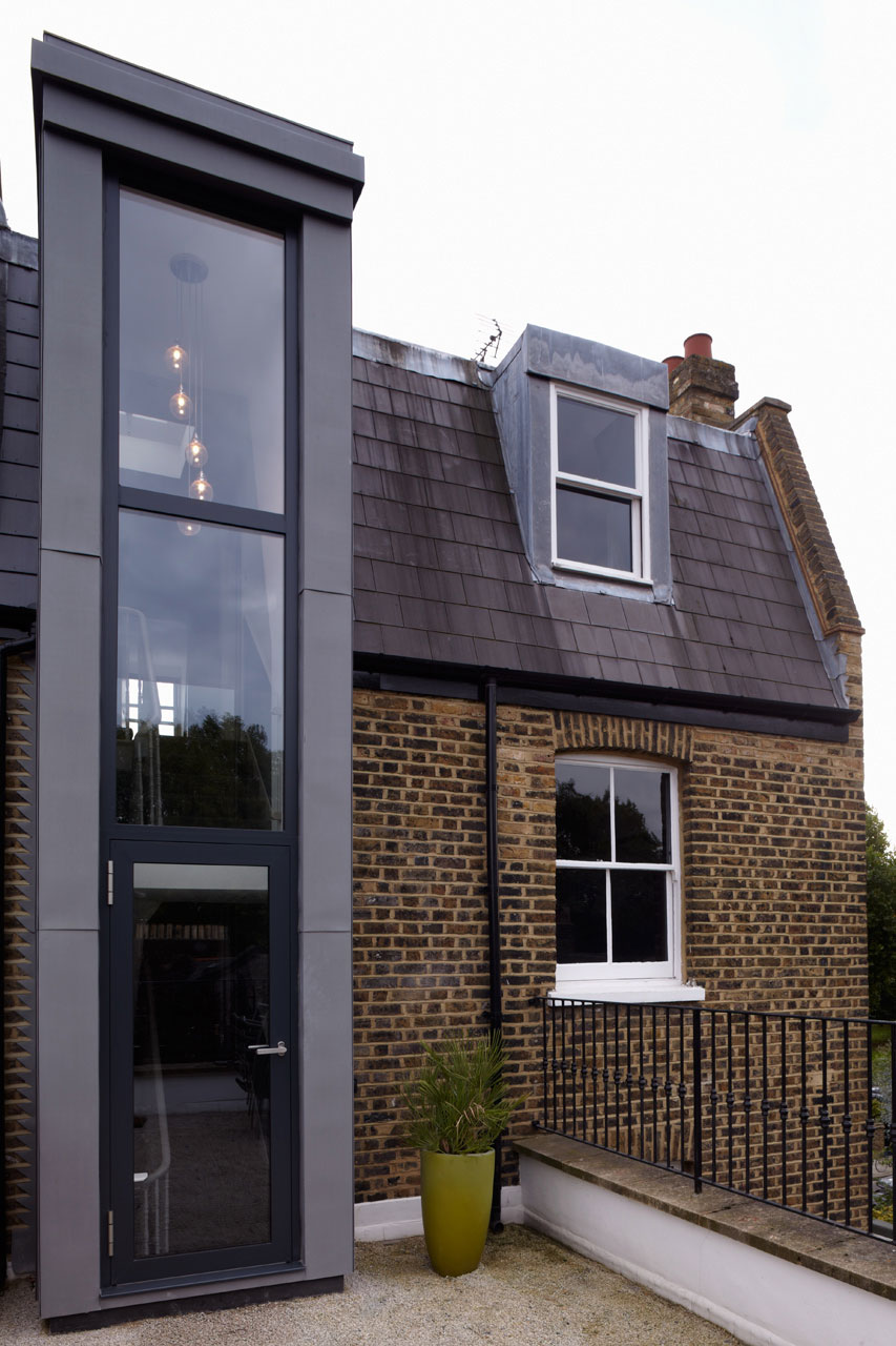 An Elegant and Dramatic House with Colorful Interiors in Fulham by Giles Pike Architects (4)