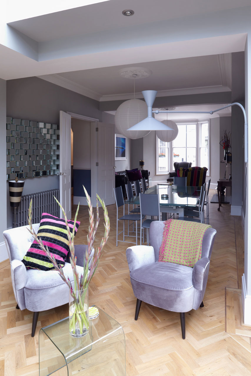 An Elegant and Dramatic House with Colorful Interiors in Fulham by Giles Pike Architects (7)