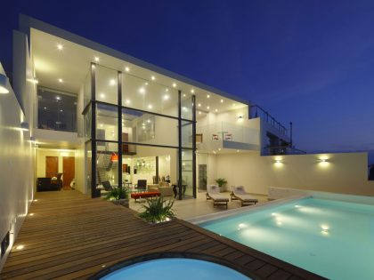 A Bright, Elegant and Sophisticated Home Overlooking the Sea of Playa Señoritas by Gómez De La Torre & Guerrero (1)