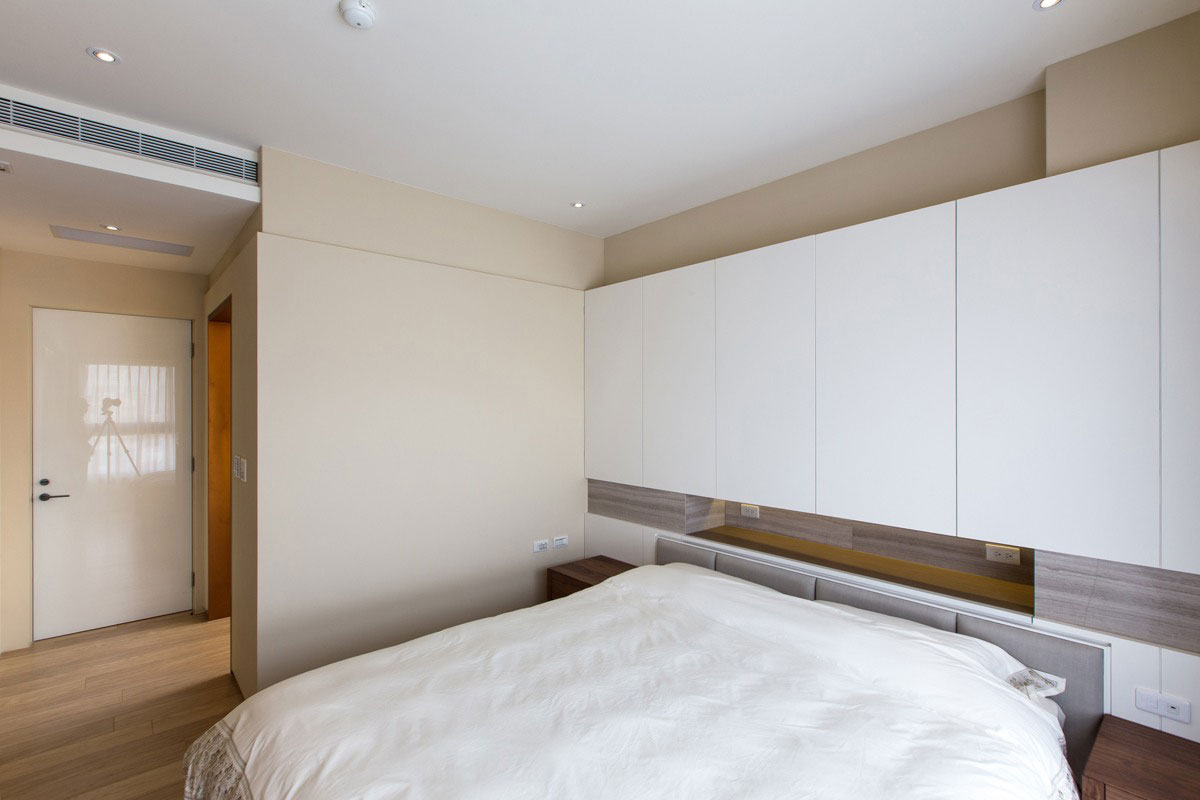 An Elegant and Spacious Modern Apartment with Warm Interiors in Taiwan by PMK+designers (11)