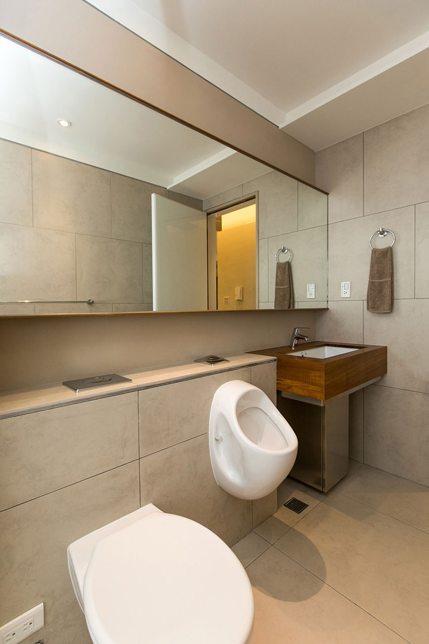 An Elegant and Spacious Modern Apartment with Warm Interiors in Taiwan by PMK+designers (15)