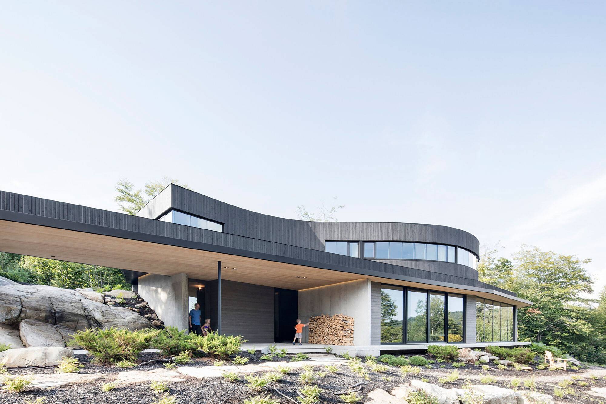 An Elegant and Sustainable Contemporary Home Overlooking the Wooded Landscape in Wentworth by Alain Carle Architecte (1)
