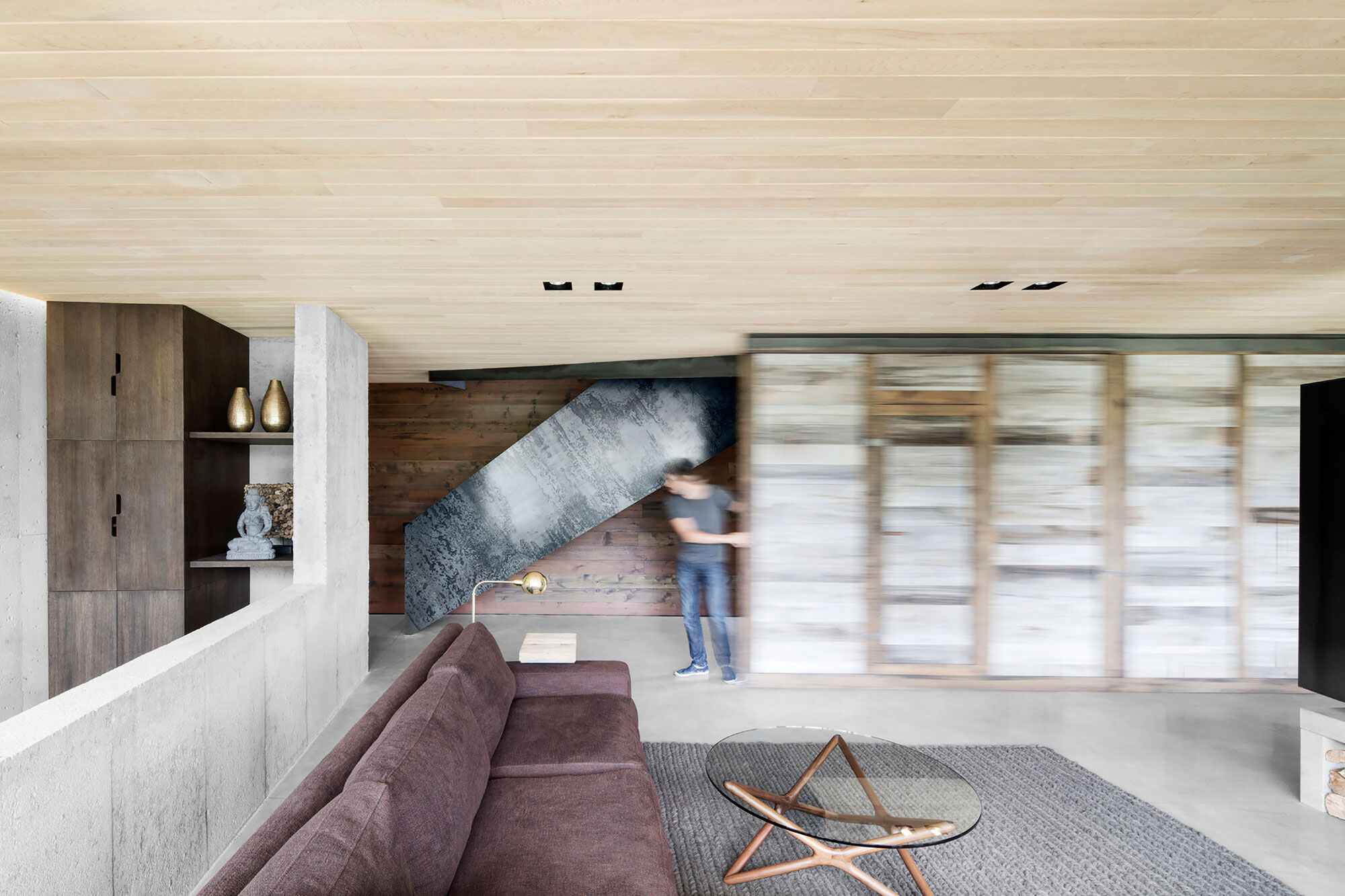 An Elegant and Sustainable Contemporary Home Overlooking the Wooded Landscape in Wentworth by Alain Carle Architecte (11)