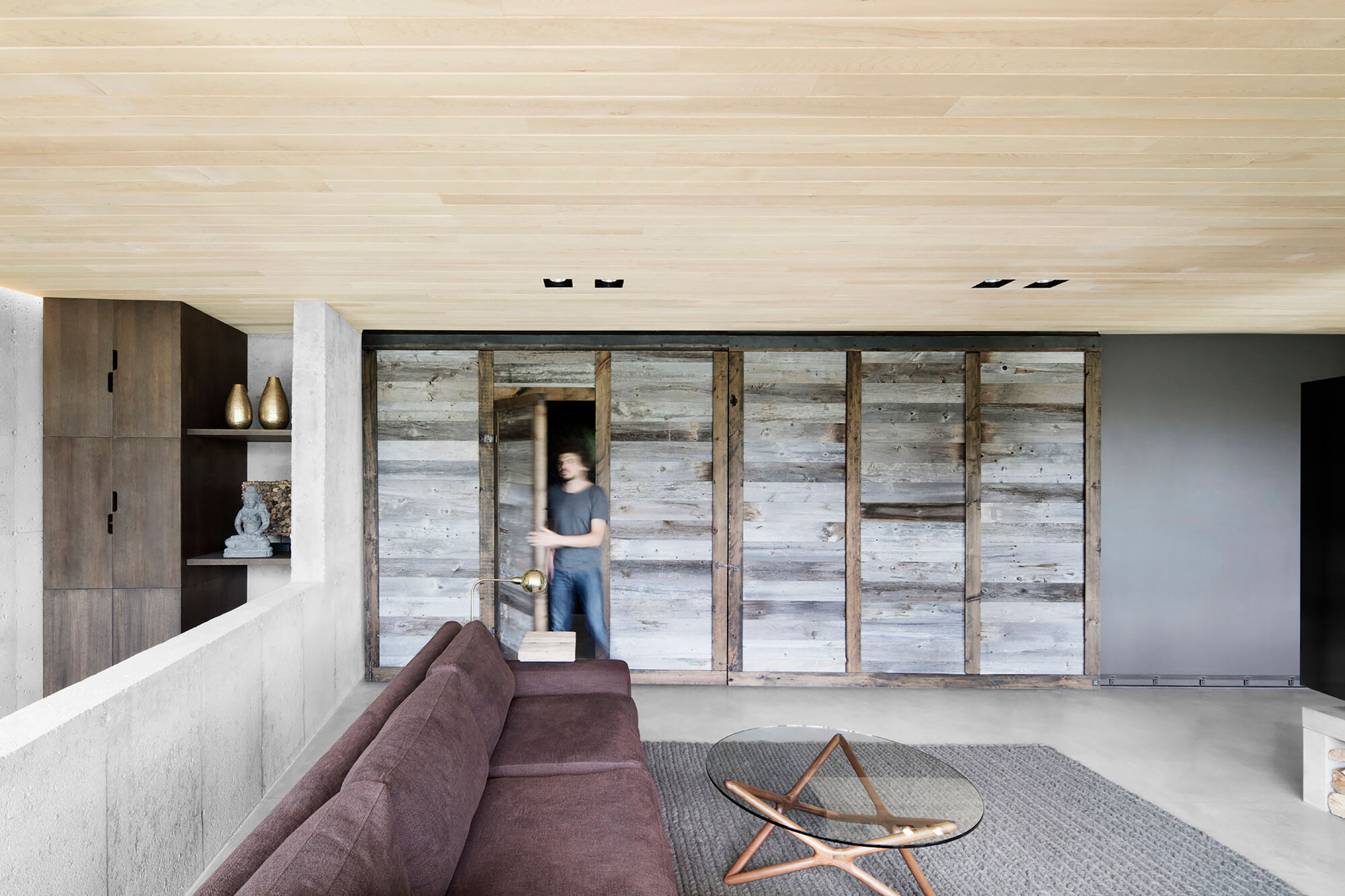 An Elegant and Sustainable Contemporary Home Overlooking the Wooded Landscape in Wentworth by Alain Carle Architecte (12)