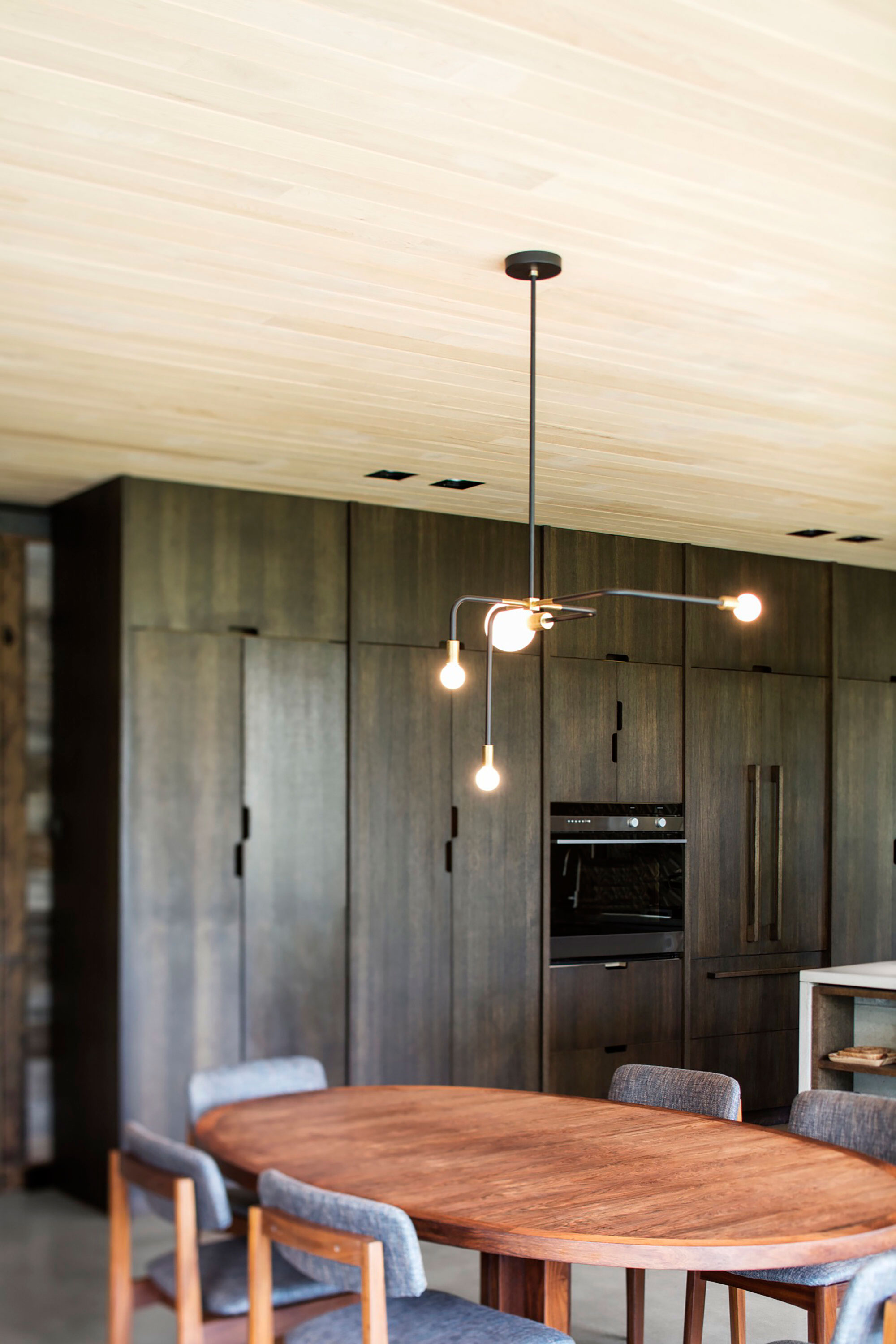 An Elegant and Sustainable Contemporary Home Overlooking the Wooded Landscape in Wentworth by Alain Carle Architecte (15)