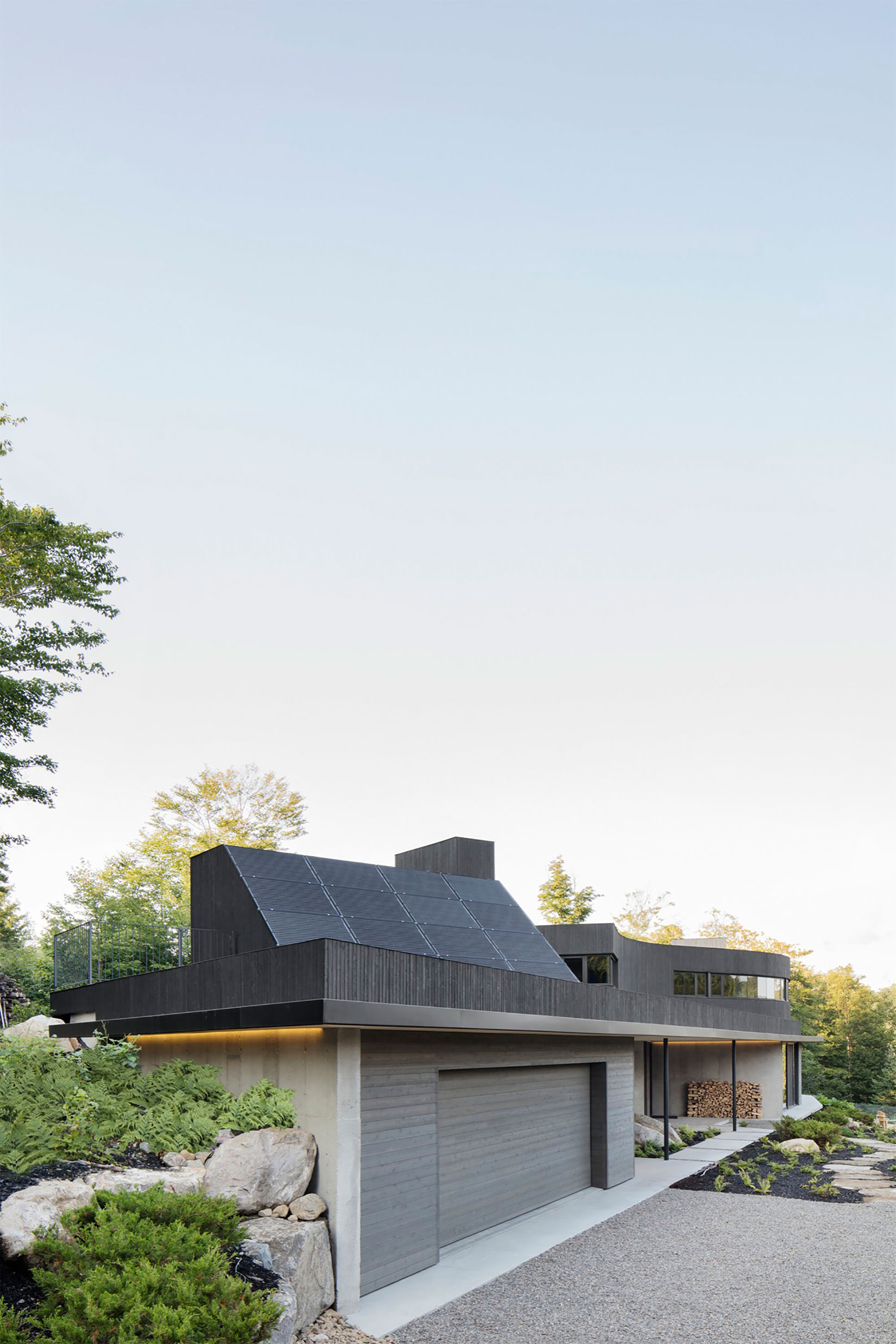 An Elegant and Sustainable Contemporary Home Overlooking the Wooded Landscape in Wentworth by Alain Carle Architecte (3)