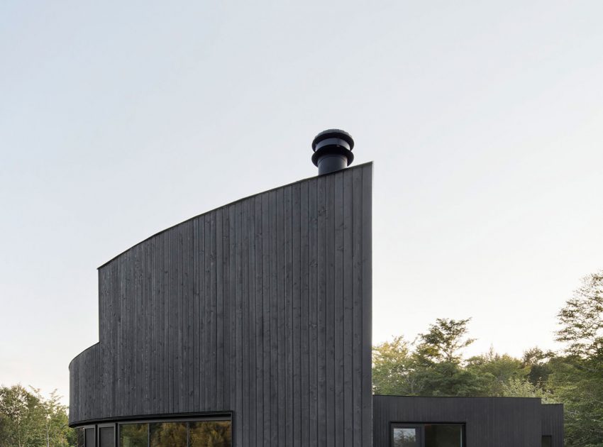 An Elegant and Sustainable Contemporary Home Overlooking the Wooded Landscape in Wentworth by Alain Carle Architecte (7)