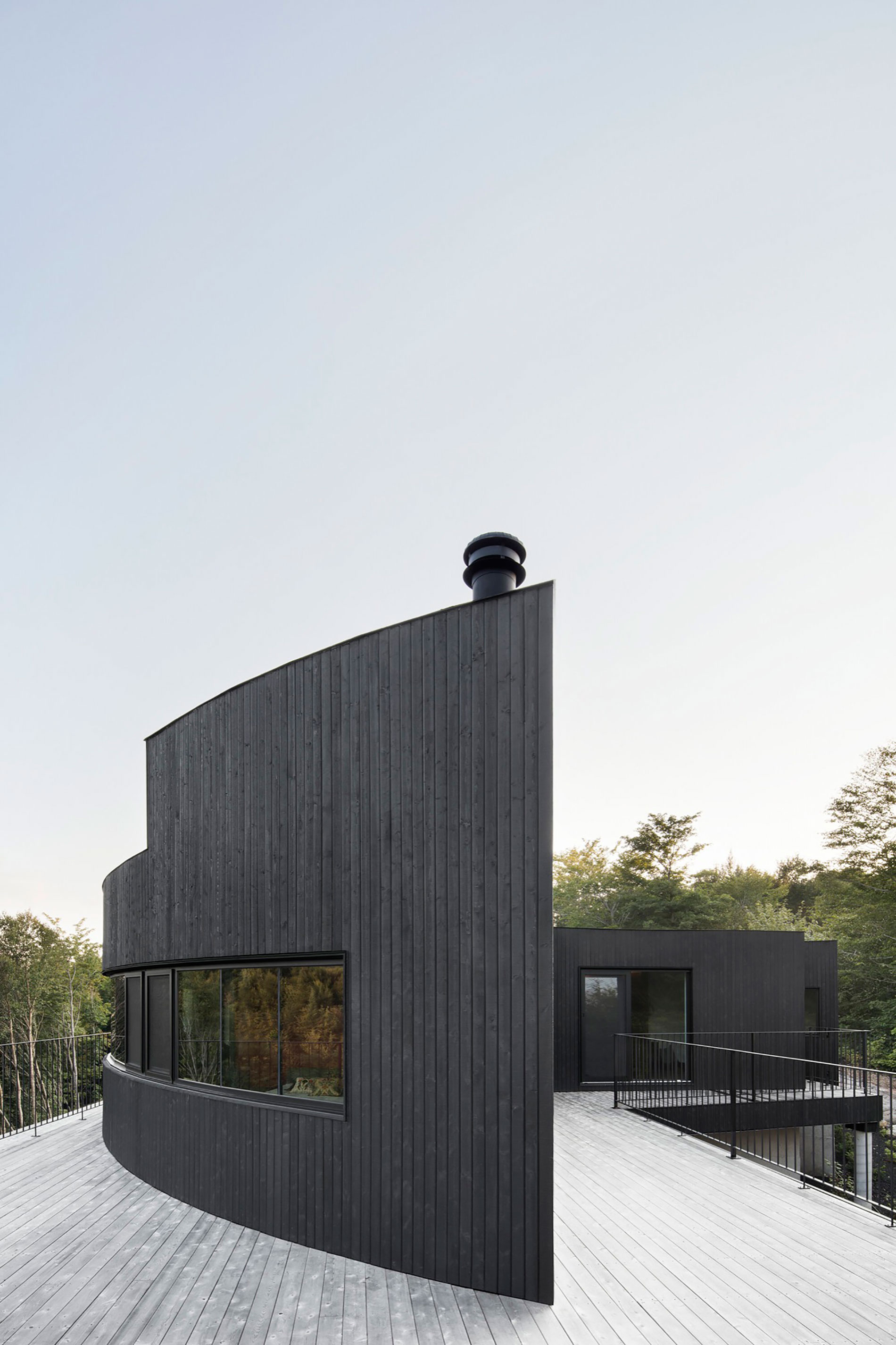 An Elegant and Sustainable Contemporary Home Overlooking the Wooded Landscape in Wentworth by Alain Carle Architecte (7)
