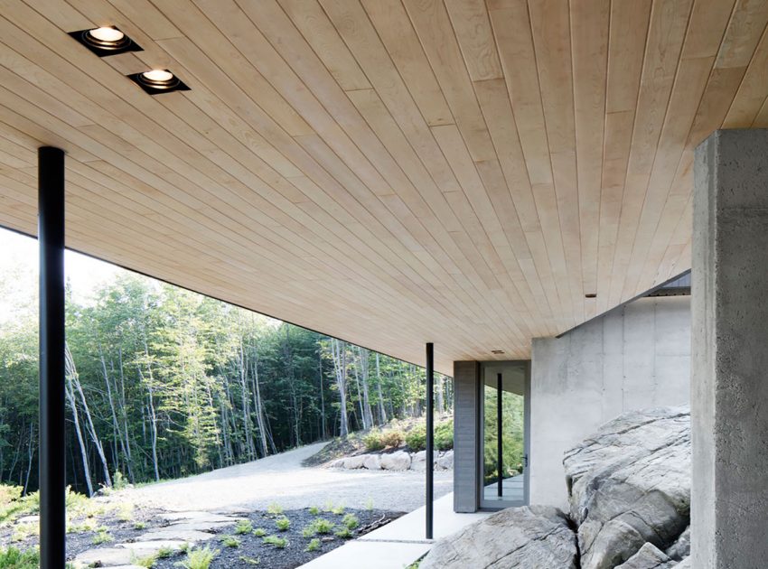 An Elegant and Sustainable Contemporary Home Overlooking the Wooded Landscape in Wentworth by Alain Carle Architecte (9)