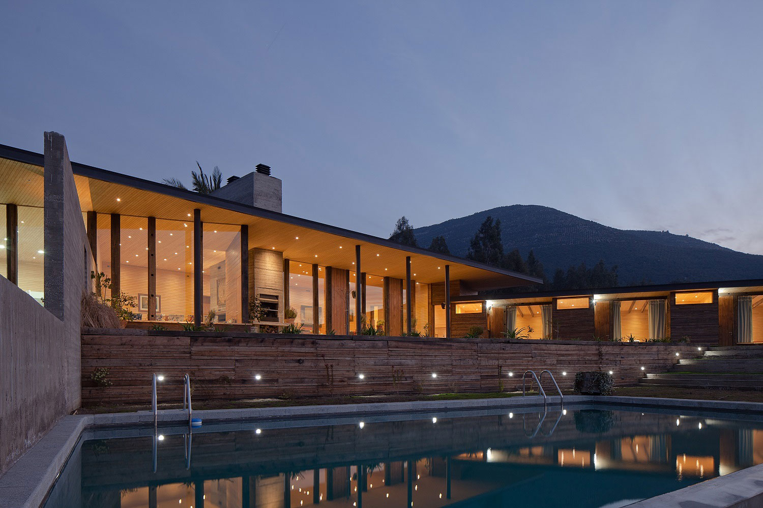 An Exquisite Contemporary Home with an Exterior Made of Recycled Wood Paneling in Panquehue by Dörr + Schmidt (10)