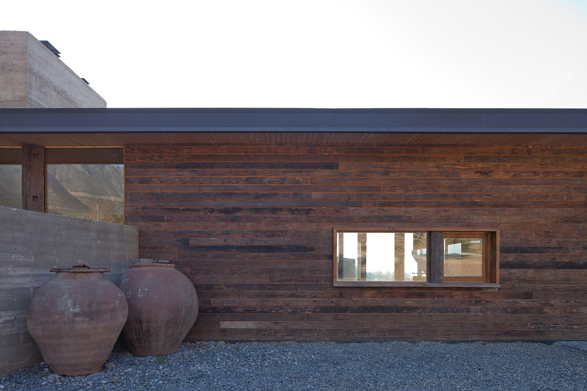 An Exquisite Contemporary Home with an Exterior Made of Recycled Wood Paneling in Panquehue by Dörr + Schmidt (3)