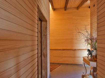 An Exquisite Contemporary Home with an Exterior Made of Recycled Wood Paneling in Panquehue by Dörr + Schmidt (5)