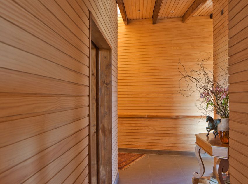 An Exquisite Contemporary Home with an Exterior Made of Recycled Wood Paneling in Panquehue by Dörr + Schmidt (5)