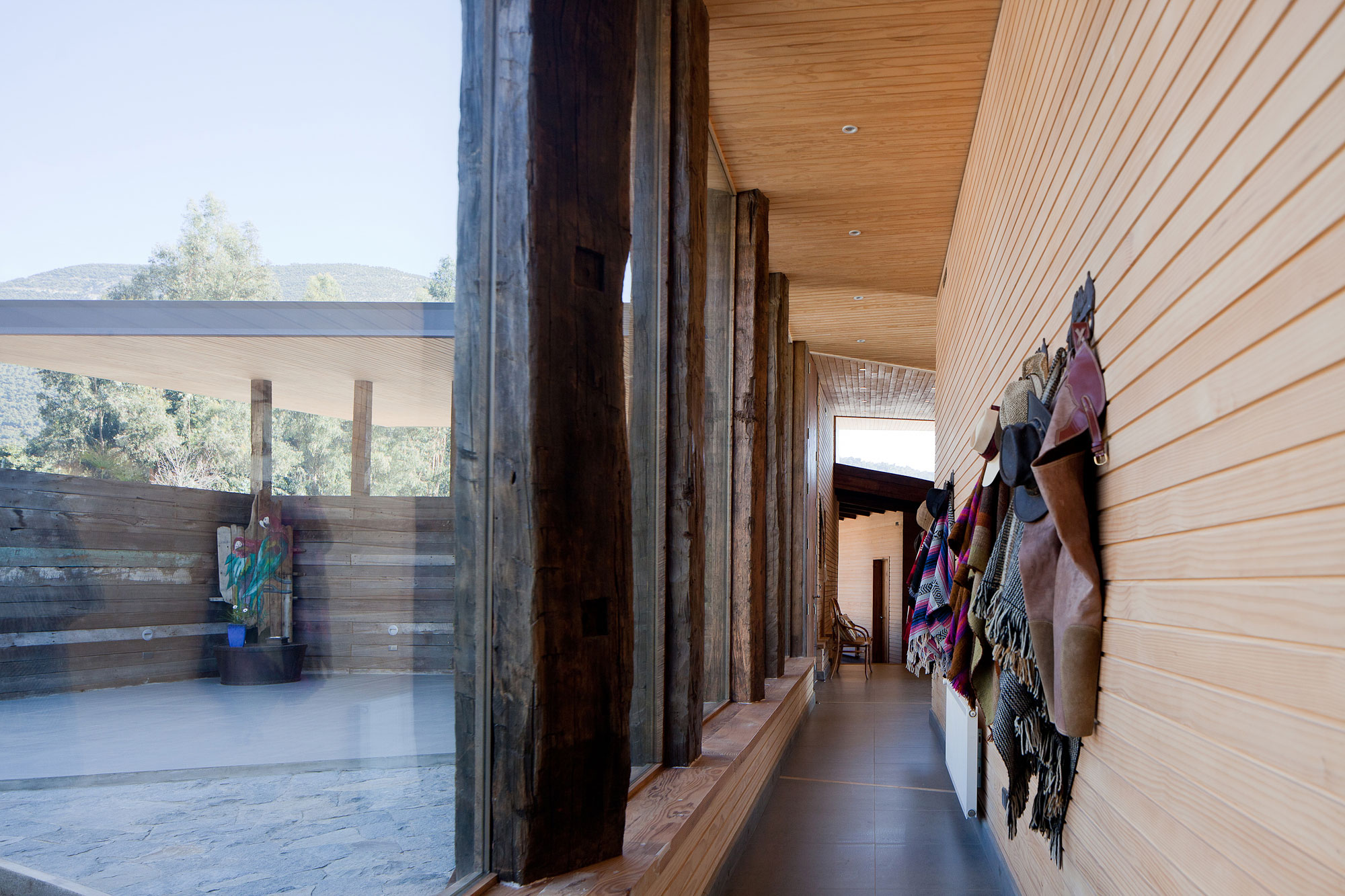 An Exquisite Contemporary Home with an Exterior Made of Recycled Wood Paneling in Panquehue by Dörr + Schmidt (6)