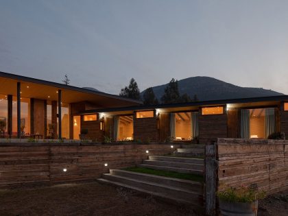 An Exquisite Contemporary Home with an Exterior Made of Recycled Wood Paneling in Panquehue by Dörr + Schmidt (9)