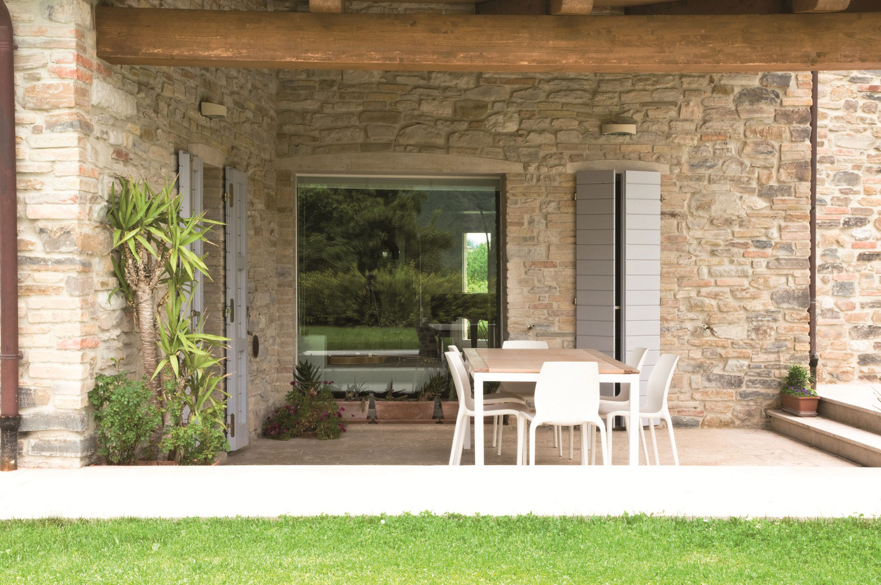 An Exquisite Home with Stunning Rough Stone Walls and Thick Ceiling Beams in Pergola, Italy by Aldo Simoncelli (4)