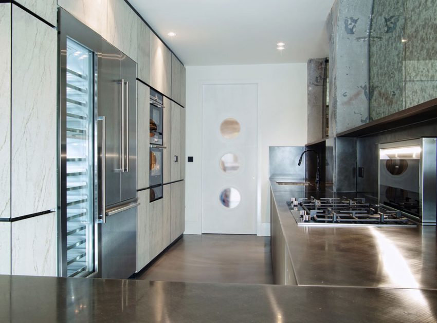 An Exquisite Industrial Apartment with Warm and Natural Wood Elements in London by Minacciolo & CLPD (11)