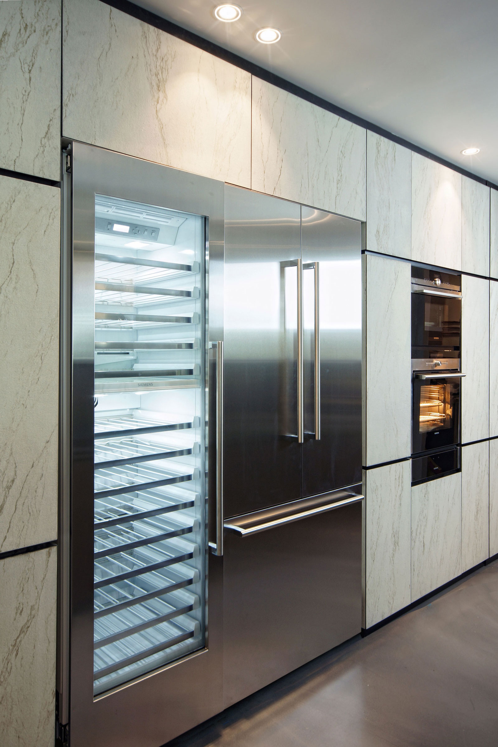 An Exquisite Industrial Apartment with Warm and Natural Wood Elements in London by Minacciolo & CLPD (12)