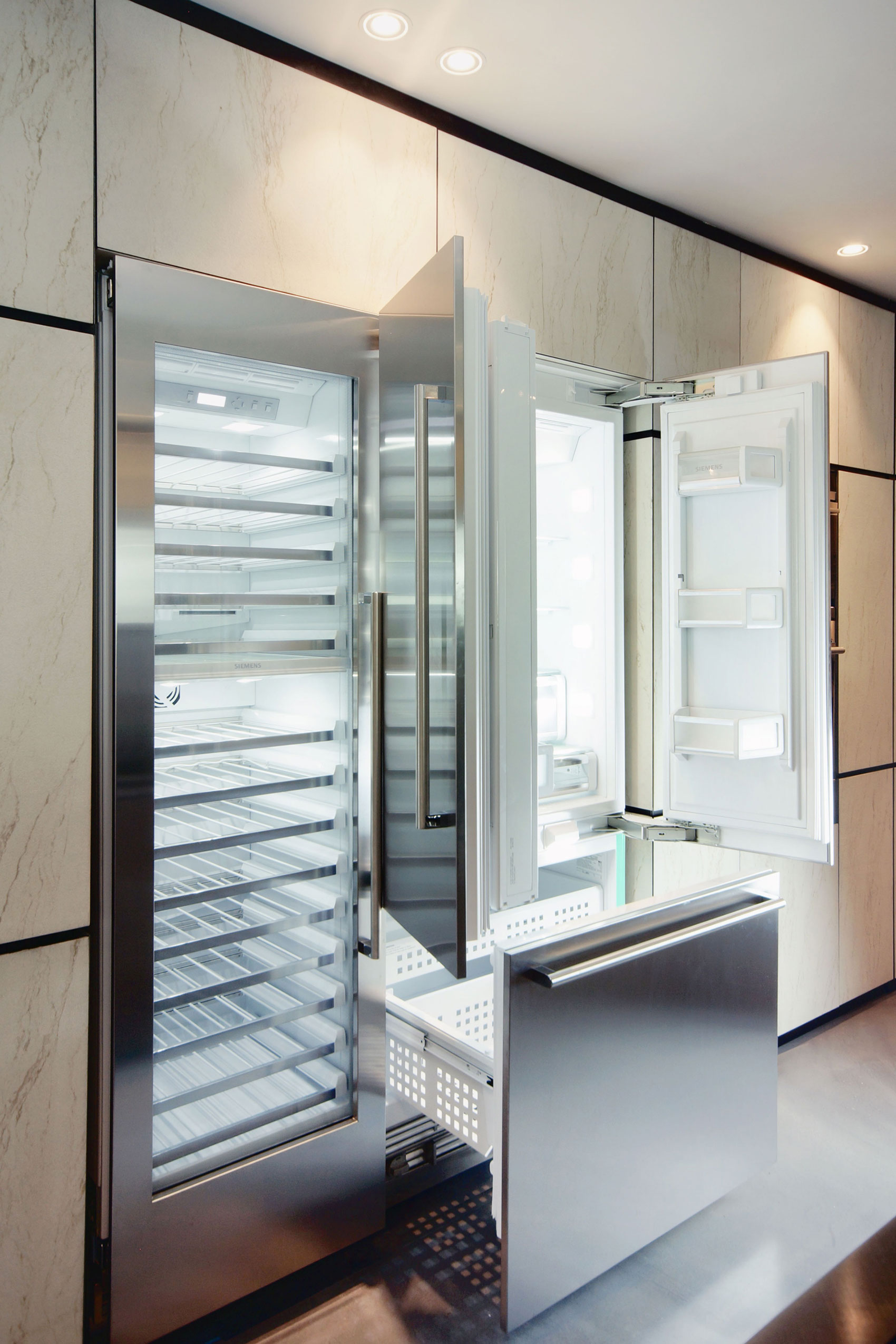 An Exquisite Industrial Apartment with Warm and Natural Wood Elements in London by Minacciolo & CLPD (13)