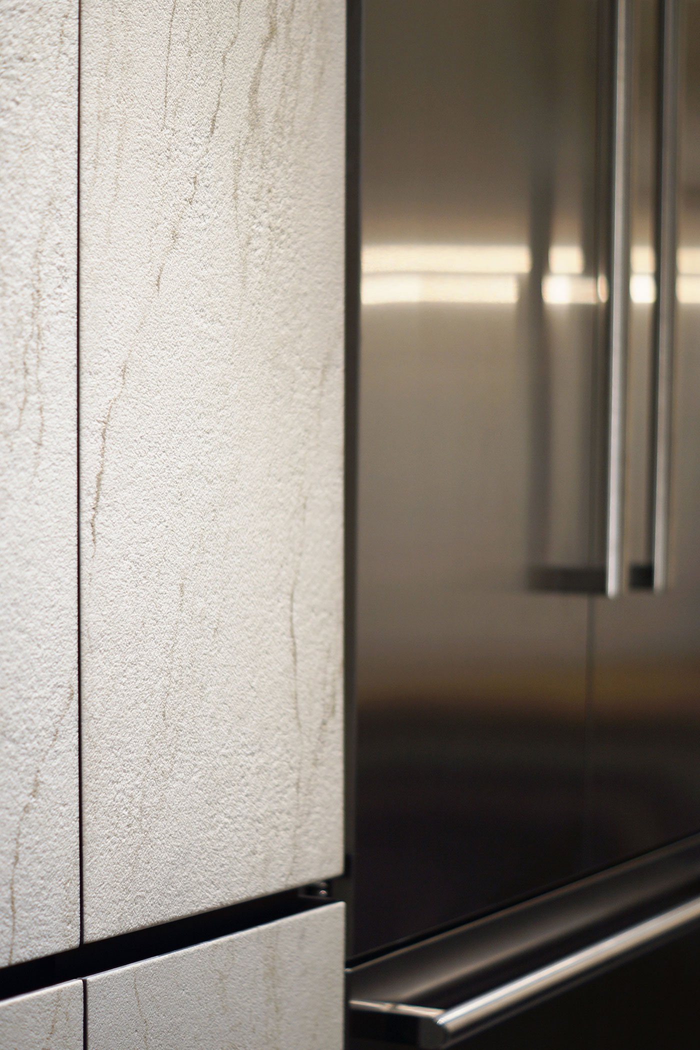 An Exquisite Industrial Apartment with Warm and Natural Wood Elements in London by Minacciolo & CLPD (14)