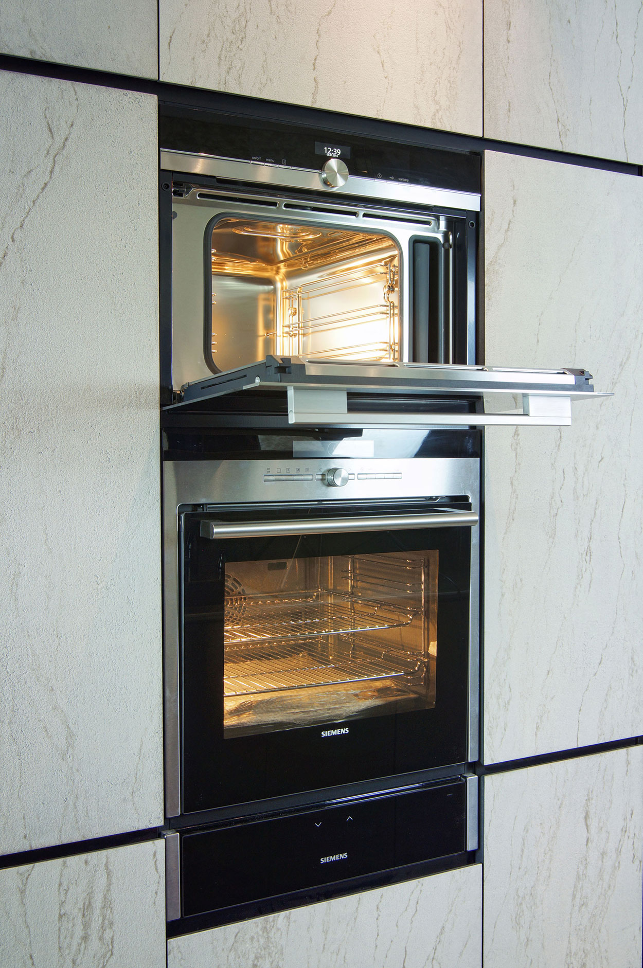 An Exquisite Industrial Apartment with Warm and Natural Wood Elements in London by Minacciolo & CLPD (16)