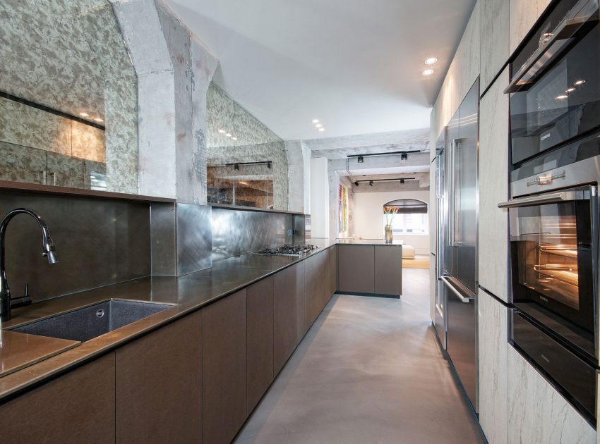 An Exquisite Industrial Apartment with Warm and Natural Wood Elements in London by Minacciolo & CLPD (19)