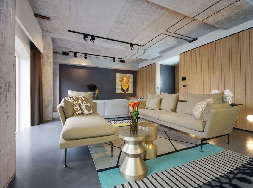 An Exquisite Industrial Apartment with Warm and Natural Wood Elements in London by Minacciolo & CLPD (2)