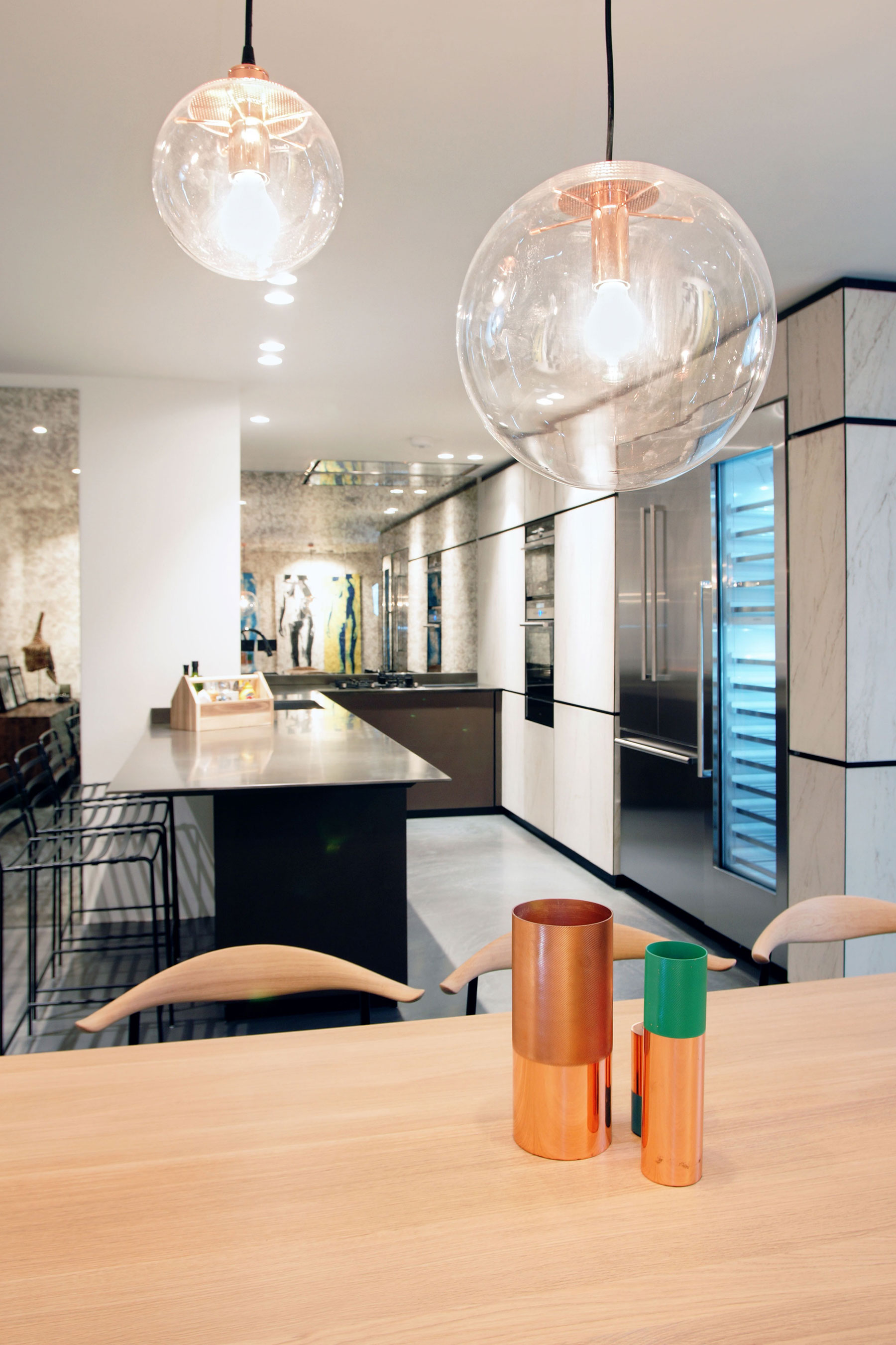 An Exquisite Industrial Apartment with Warm and Natural Wood Elements in London by Minacciolo & CLPD (20)