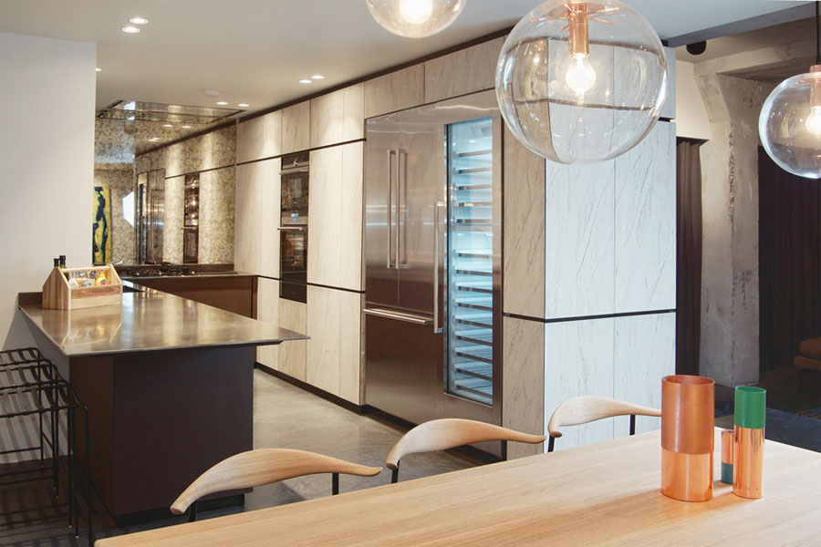 An Exquisite Industrial Apartment with Warm and Natural Wood Elements in London by Minacciolo & CLPD (22)