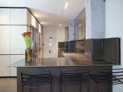 An Exquisite Industrial Apartment with Warm and Natural Wood Elements in London by Minacciolo & CLPD (8)